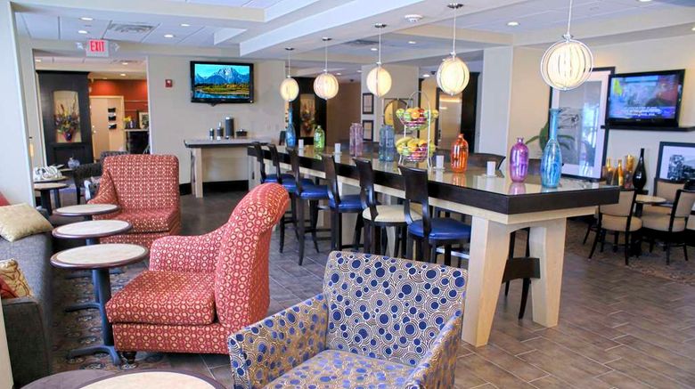 <b>Hampton Inn Orange Lobby</b>. Images powered by <a href="https://iceportal.shijigroup.com/" title="IcePortal" target="_blank">IcePortal</a>.