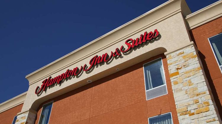 Hampton Inn & Suites - Winnie Exterior