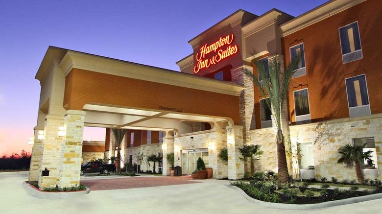 <b>Hampton Inn & Suites - Winnie Exterior</b>. Images powered by <a href="https://iceportal.shijigroup.com/" title="IcePortal" target="_blank">IcePortal</a>.