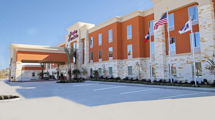 Hampton Inn & Suites - Winnie Exterior