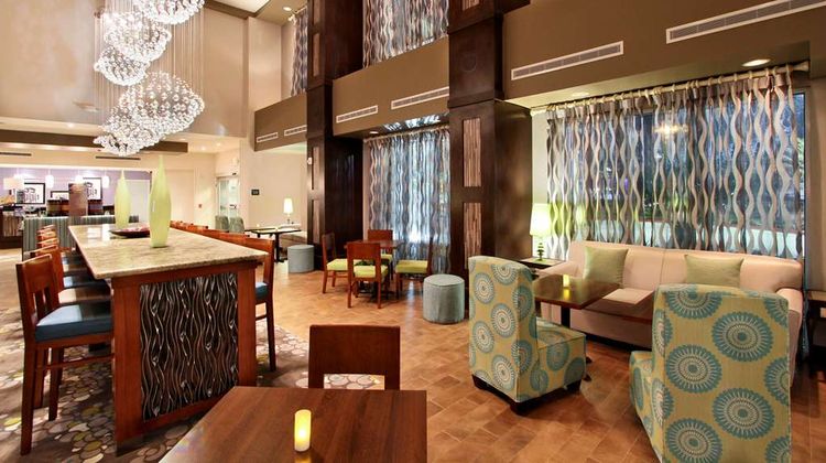 Hampton Inn & Suites - Winnie Lobby