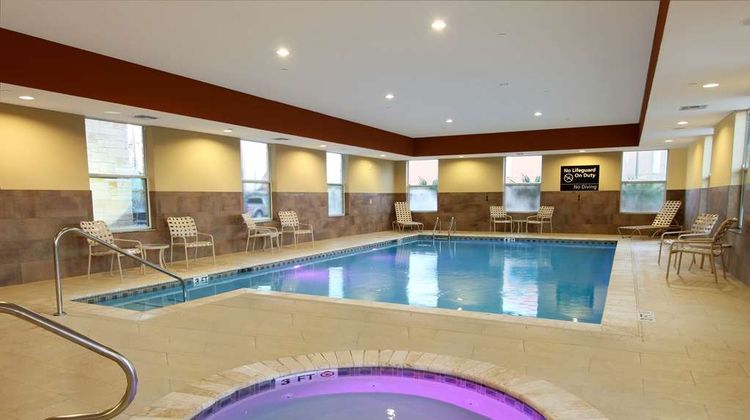 Hampton Inn & Suites - Winnie Pool