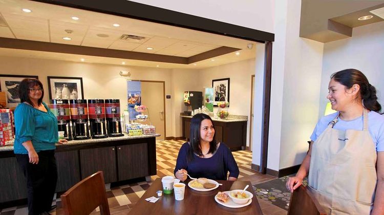 Hampton Inn & Suites - Winnie Restaurant