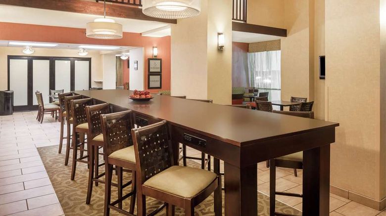 <b>Hampton Inn Branson-West Lobby</b>. Images powered by <a href="https://iceportal.shijigroup.com/" title="IcePortal" target="_blank">IcePortal</a>.