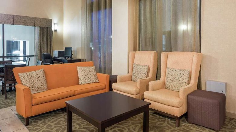 <b>Hampton Inn Branson-West Lobby</b>. Images powered by <a href="https://iceportal.shijigroup.com/" title="IcePortal" target="_blank">IcePortal</a>.