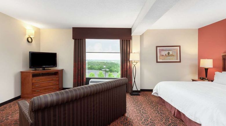 <b>Hampton Inn Branson-West Room</b>. Images powered by <a href="https://iceportal.shijigroup.com/" title="IcePortal" target="_blank">IcePortal</a>.