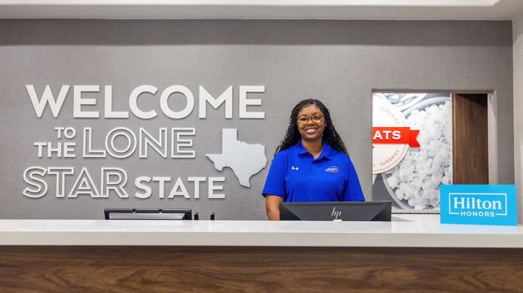 Hampton Inn & Suites Brenham Lobby