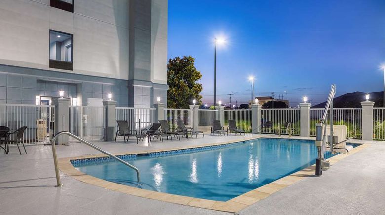 <b>Hampton Inn & Suites Brenham Pool</b>. Images powered by <a href="https://iceportal.shijigroup.com/" title="IcePortal" target="_blank">IcePortal</a>.
