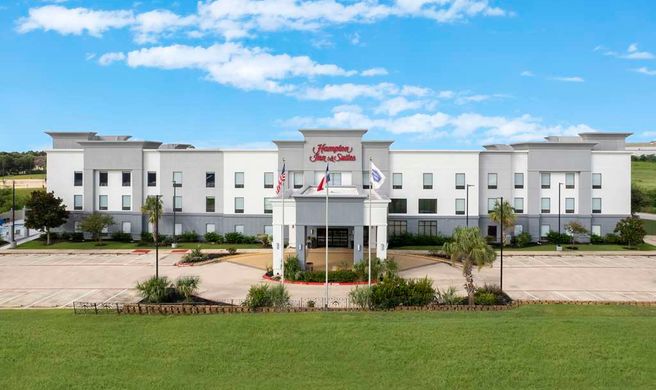 Hampton Inn & Suites Brenham Exterior
