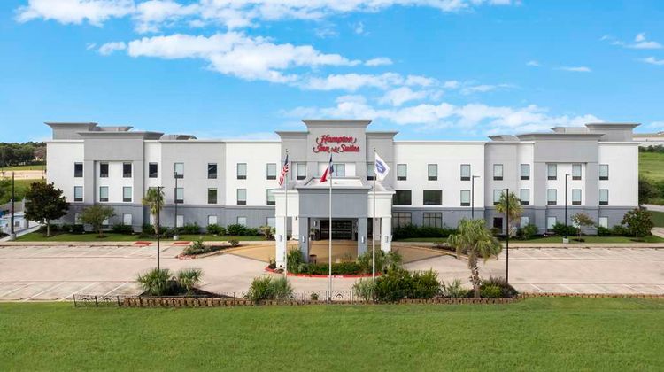 Hampton Inn & Suites Brenham Exterior