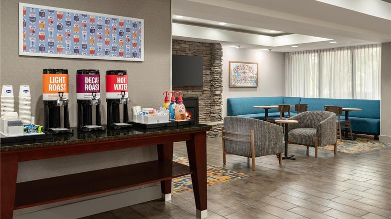 <b>Hampton Inn Bristol Lobby</b>. Images powered by <a href="https://iceportal.shijigroup.com/" title="IcePortal" target="_blank">IcePortal</a>.