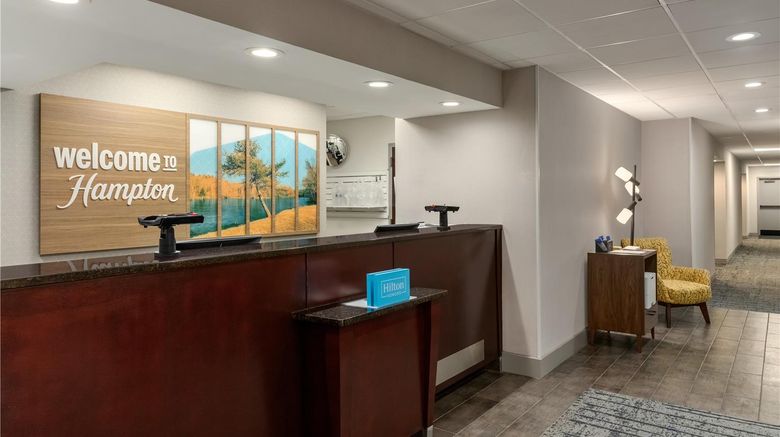 <b>Hampton Inn Bristol Lobby</b>. Images powered by <a href="https://iceportal.shijigroup.com/" title="IcePortal" target="_blank">IcePortal</a>.