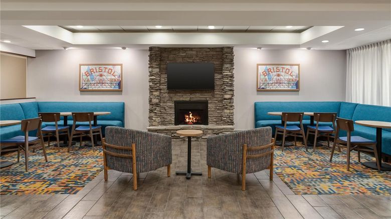 <b>Hampton Inn Bristol Restaurant</b>. Images powered by <a href="https://iceportal.shijigroup.com/" title="IcePortal" target="_blank">IcePortal</a>.