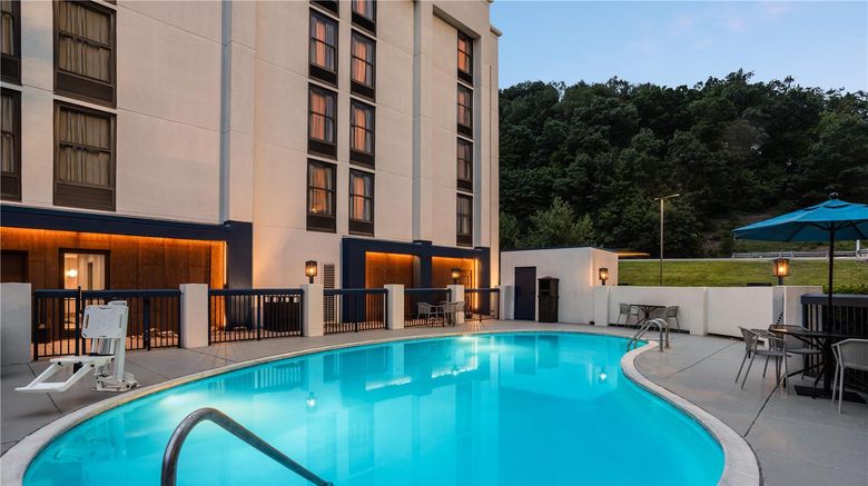 <b>Hampton Inn Bristol Pool</b>. Images powered by <a href="https://iceportal.shijigroup.com/" title="IcePortal" target="_blank">IcePortal</a>.