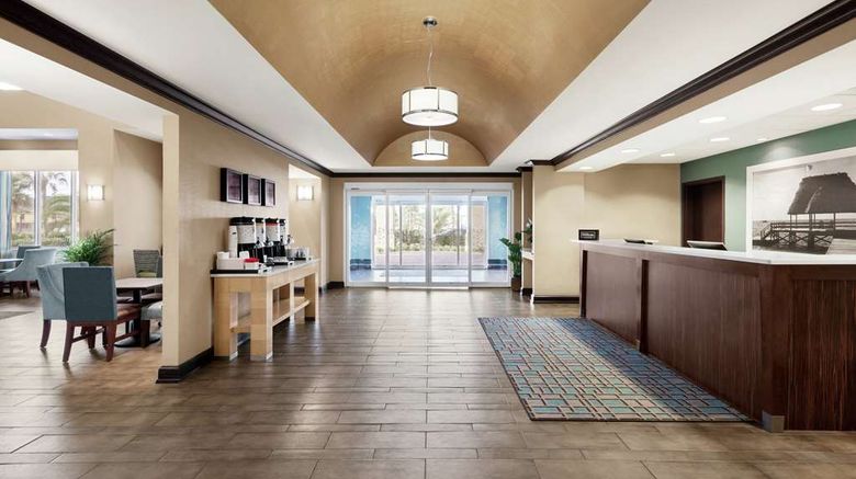 <b>Hampton Inn & Suites Brunswick Lobby</b>. Images powered by <a href="https://iceportal.shijigroup.com/" title="IcePortal" target="_blank">IcePortal</a>.