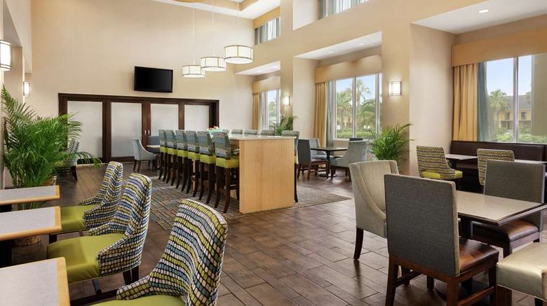 <b>Hampton Inn & Suites Brunswick Lobby</b>. Images powered by <a href="https://iceportal.shijigroup.com/" title="IcePortal" target="_blank">IcePortal</a>.
