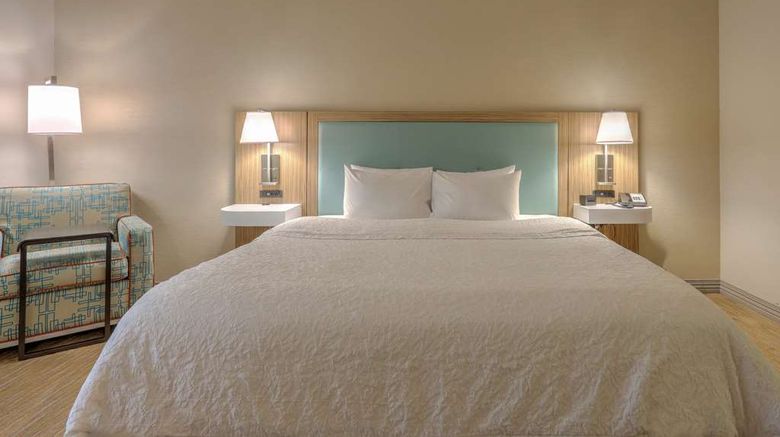 <b>Hampton Inn Batavia Room</b>. Images powered by <a href="https://iceportal.shijigroup.com/" title="IcePortal" target="_blank">IcePortal</a>.