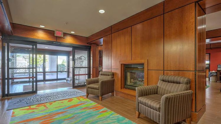Hampton Inn Batavia Lobby