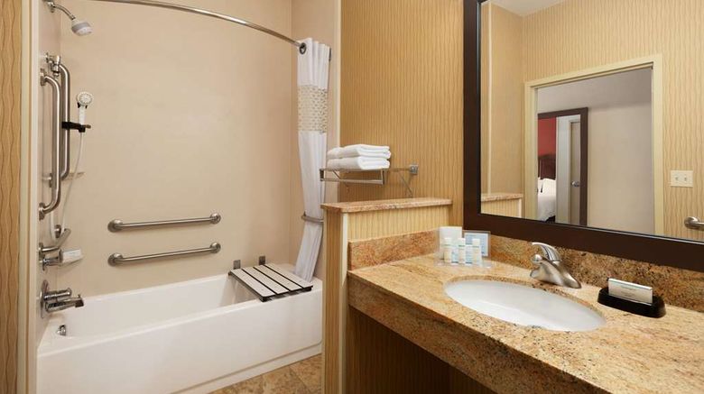 <b>Hampton Inn Battle Creek Room</b>. Images powered by <a href="https://iceportal.shijigroup.com/" title="IcePortal" target="_blank">IcePortal</a>.