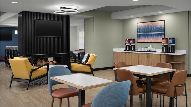 <b>Hampton Inn Butte Lobby</b>. Images powered by <a href="https://iceportal.shijigroup.com/" title="IcePortal" target="_blank">IcePortal</a>.