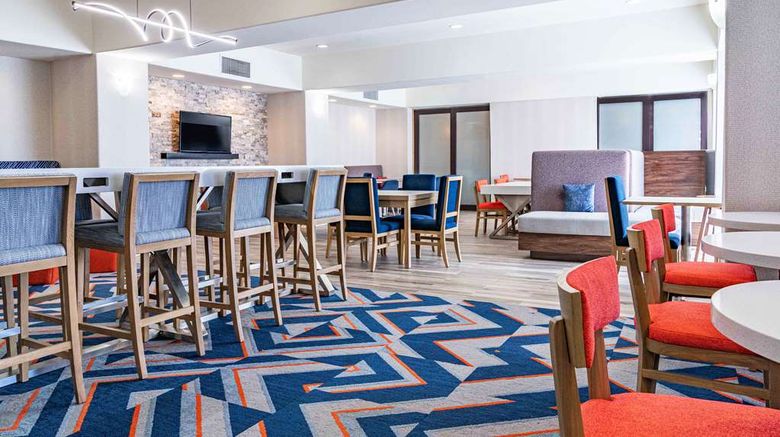 <b>Hampton Inn Baton Rouge/Denham Springs Lobby</b>. Images powered by <a href="https://iceportal.shijigroup.com/" title="IcePortal" target="_blank">IcePortal</a>.