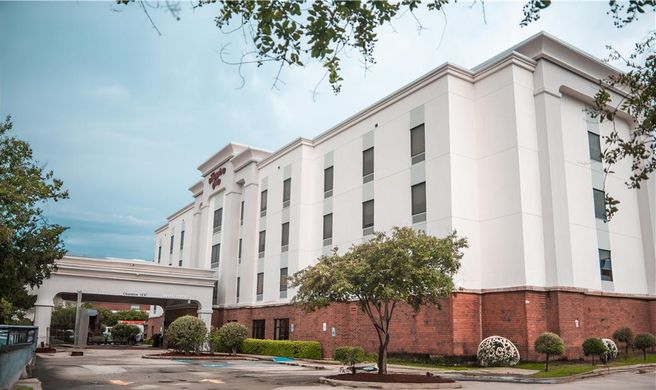 Hampton Inn Gonzales Exterior
