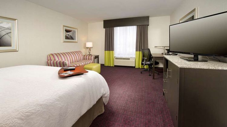 Hampton Inn & Suites Buffalo Airport Room