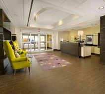 Hampton Inn & Suites Buffalo Airport Lobby