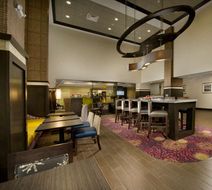 Hampton Inn & Suites Buffalo Airport Lobby