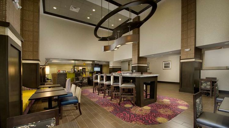 Hampton Inn & Suites Buffalo Airport Lobby
