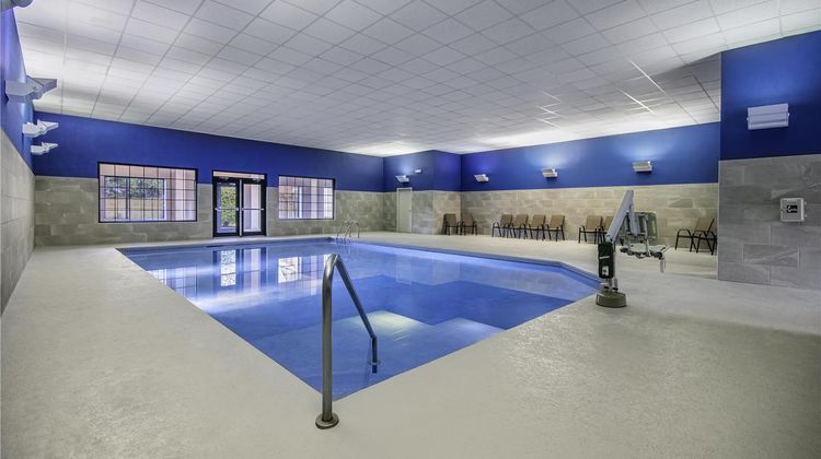 Hampton Inn East Aurora Pool