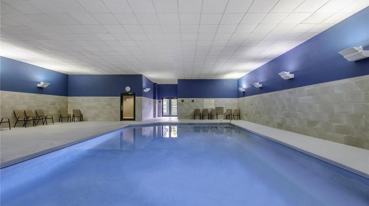 Hampton Inn East Aurora Pool
