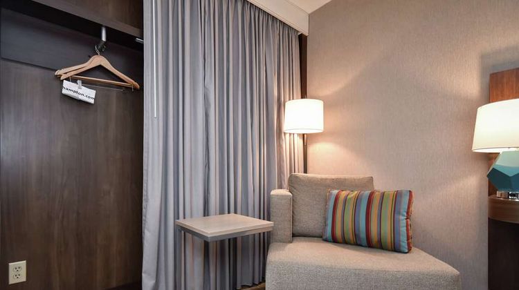 Hampton Inn Brevard Room