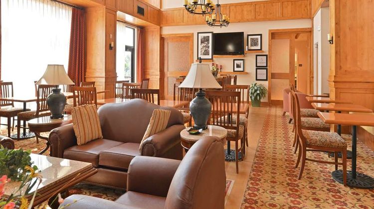 Hampton Inn & Suites Buffalo Lobby
