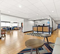 Hampton Inn Blytheville Lobby
