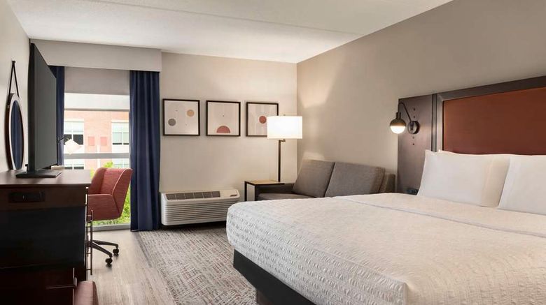 <b>Hampton Inn Columbia Downtown Room</b>. Images powered by <a href="https://iceportal.shijigroup.com/" title="IcePortal" target="_blank">IcePortal</a>.