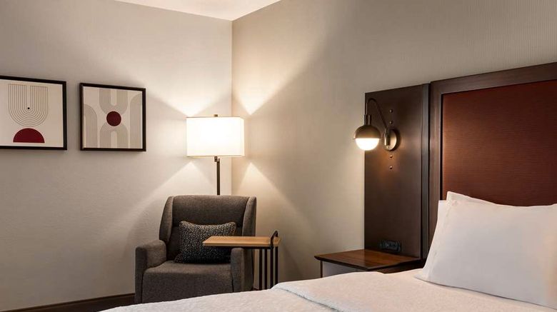 <b>Hampton Inn Columbia Downtown Room</b>. Images powered by <a href="https://iceportal.shijigroup.com/" title="IcePortal" target="_blank">IcePortal</a>.