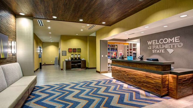 <b>Hampton Inn & Suites-Columbia Southeast Lobby</b>. Images powered by <a href="https://iceportal.shijigroup.com/" title="IcePortal" target="_blank">IcePortal</a>.