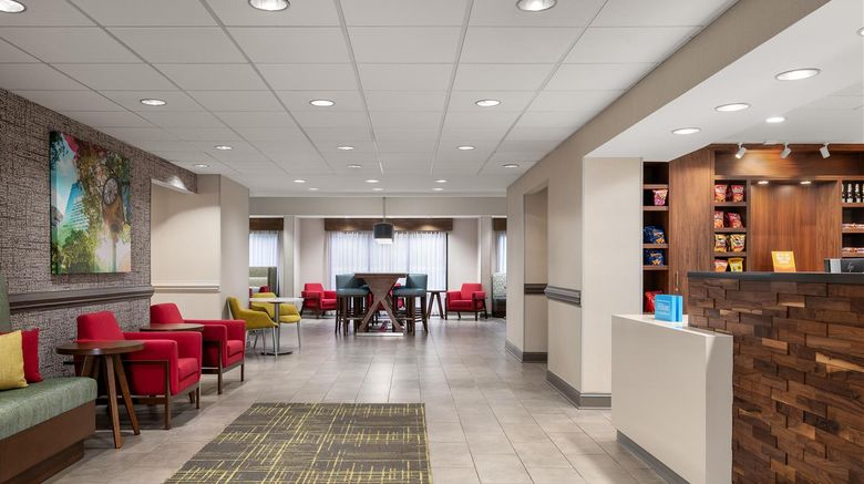 <b>Hampton Inn Columbia Northeast Lobby</b>. Images powered by <a href="https://iceportal.shijigroup.com/" title="IcePortal" target="_blank">IcePortal</a>.