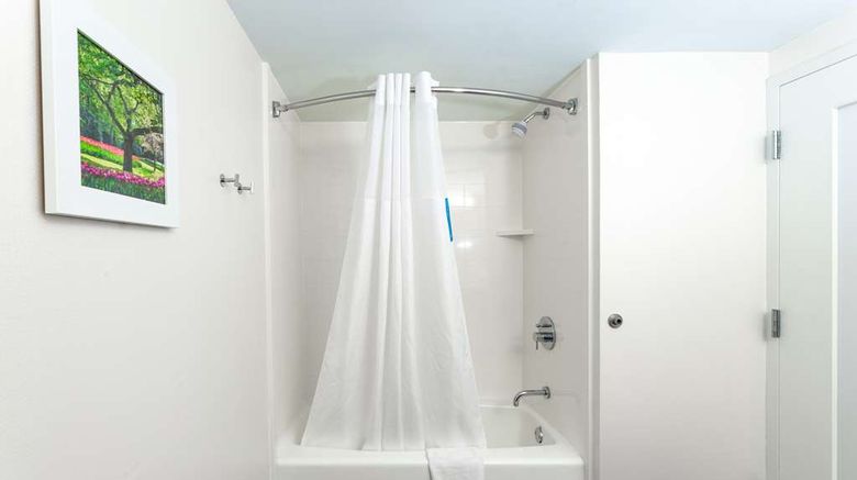 <b>Hampton Inn Columbia I-26/ Harbison Blvd Room</b>. Images powered by <a href="https://iceportal.shijigroup.com/" title="IcePortal" target="_blank">IcePortal</a>.