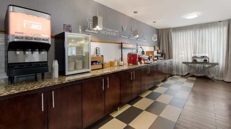 <b>Hampton Inn Columbia-I-26 Airport Restaurant</b>. Images powered by <a href="https://iceportal.shijigroup.com/" title="IcePortal" target="_blank">IcePortal</a>.