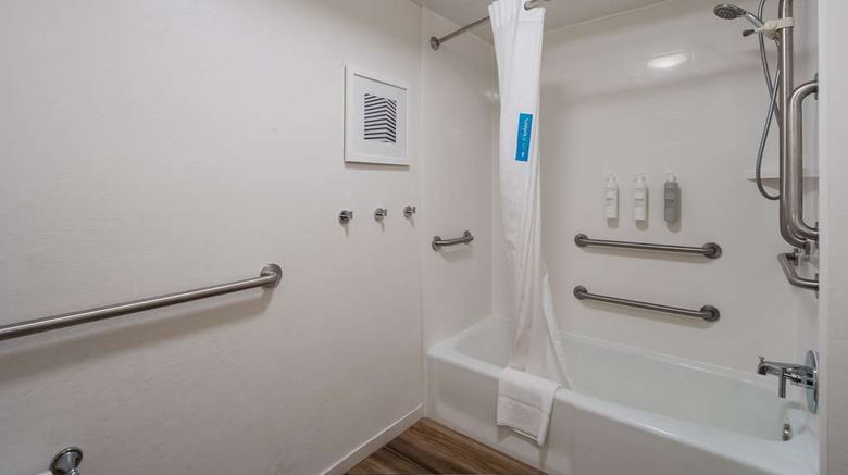 <b>Hampton Inn Columbia-I-26 Airport Room</b>. Images powered by <a href="https://iceportal.shijigroup.com/" title="IcePortal" target="_blank">IcePortal</a>.