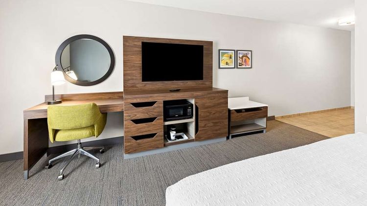 Hampton Inn & Suites Canton Room