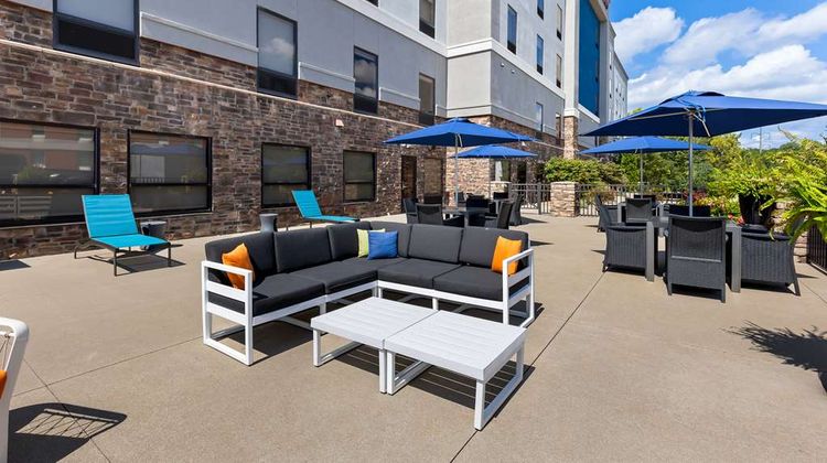 Hampton Inn & Suites Canton Exterior