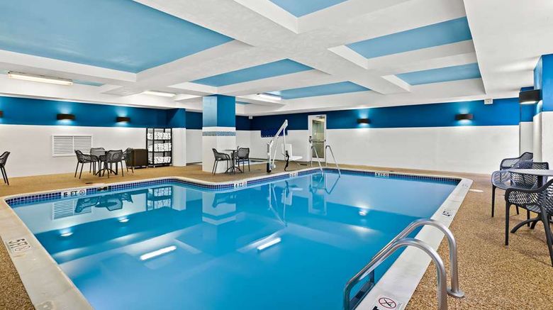 <b>Hampton Inn & Suites Canton Pool</b>. Images powered by <a href="https://iceportal.shijigroup.com/" title="IcePortal" target="_blank">IcePortal</a>.