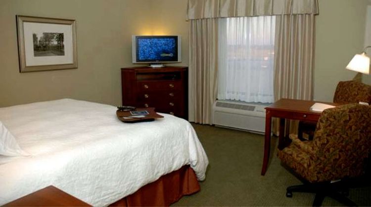 Hampton Inn Calera Room