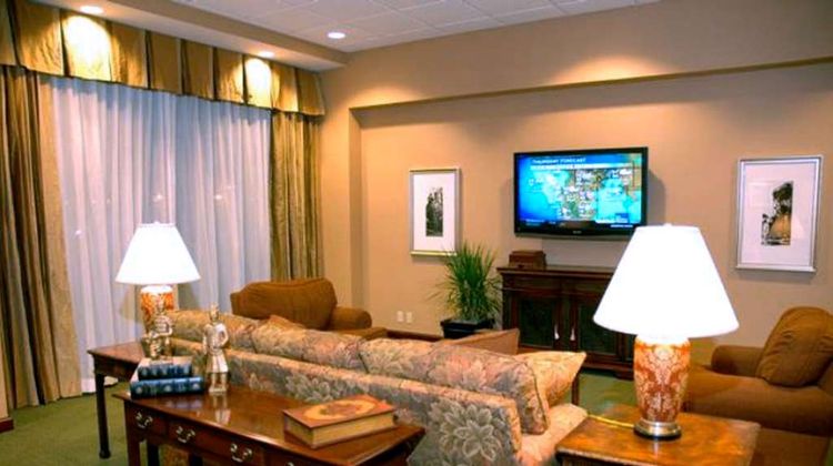 Hampton Inn Calera Lobby