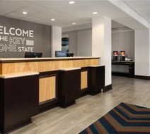 Hampton Inn Chambersburg Lobby