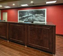 Hampton Inn Cambridge Lobby