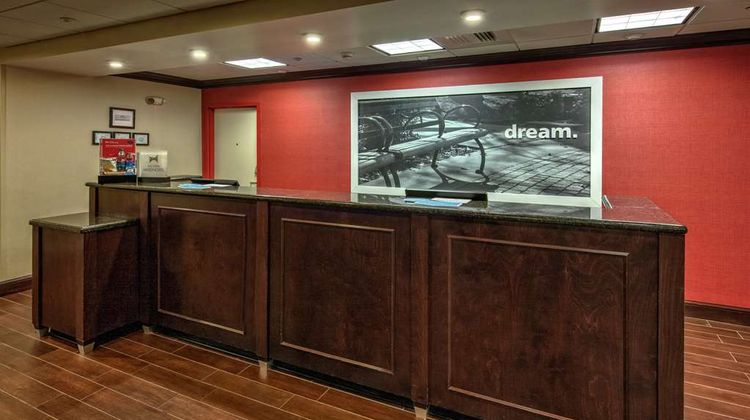 Hampton Inn Cambridge Lobby